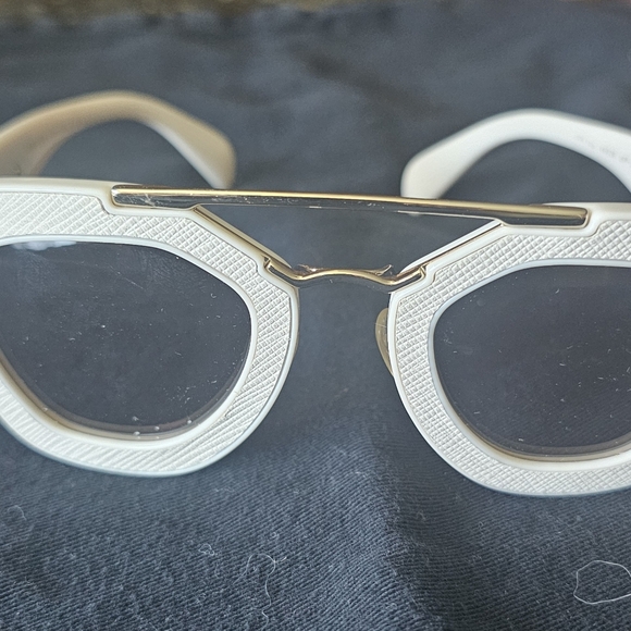 Prada SPR14S Sunglasses - Picture 4 of 5